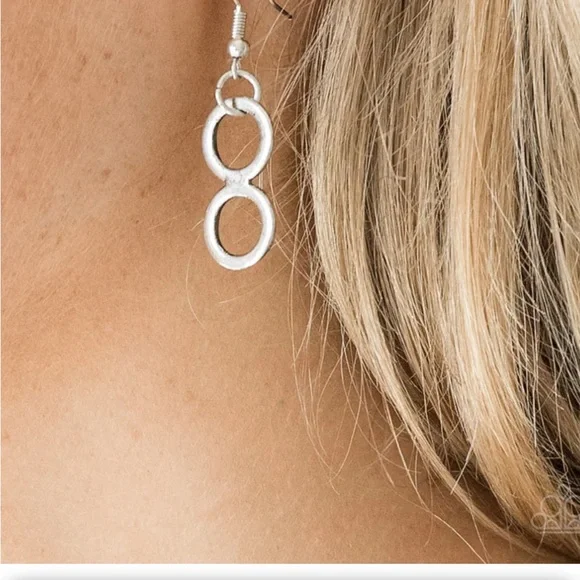 Elegant Silver Chain Necklace - Picture 2 of 2